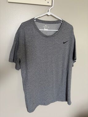 Nike Men’s Heather Gray Short-Sleeve Athletic Tee